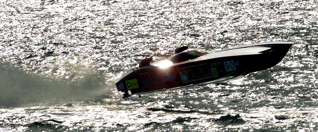 Class 1 powerboat racing photography in Dubai ©David Ashdown